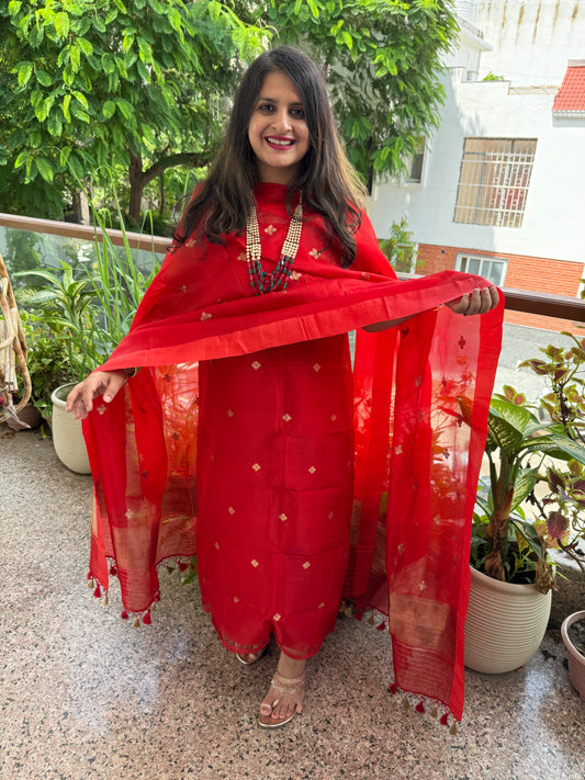 Red kora silk certified handloom banarsi kadwa booti three piece suit cbs-36