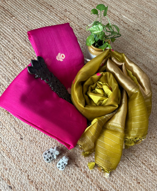 Pink & mehendi green Kora Silk Certified Handloom Banarsi Kadwa Booti Three Piece Suit