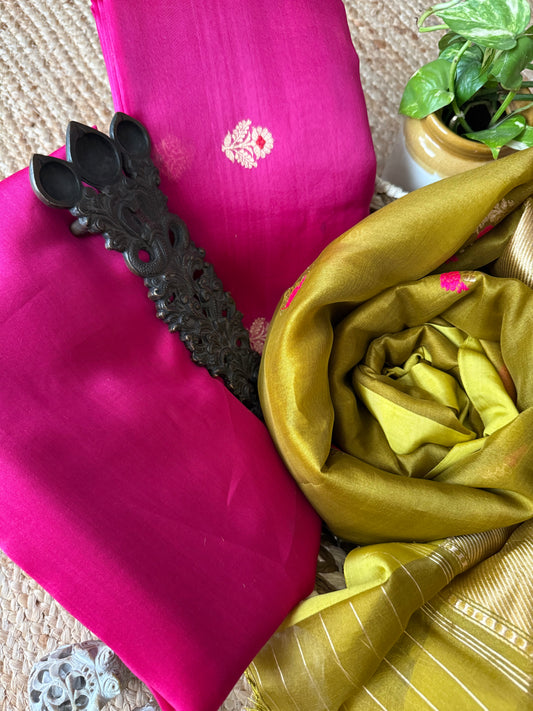 Pink & mehendi green Kora Silk Certified Handloom Banarsi Kadwa Booti Three Piece Suit