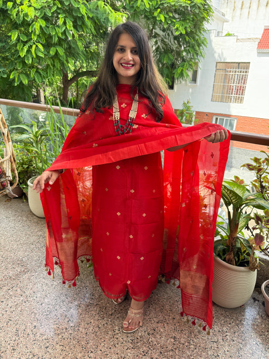 Red kora silk certified handloom banarsi kadwa booti three piece suit cbs-36