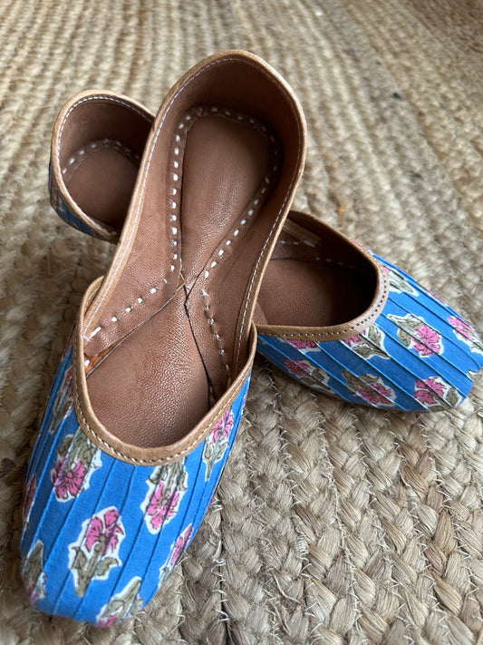 Blue floral handcrafted leather jutti