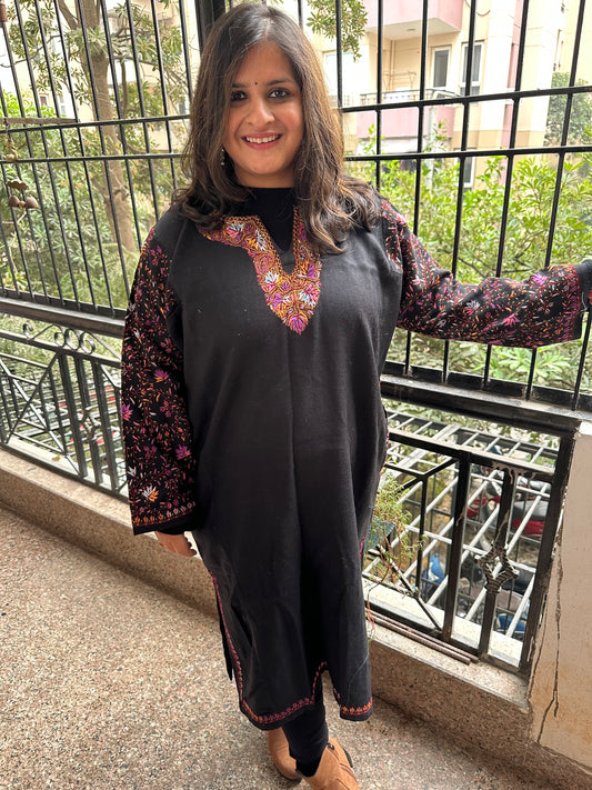 Black elegant raffal pheran with jaal embroidery and hand sozni work