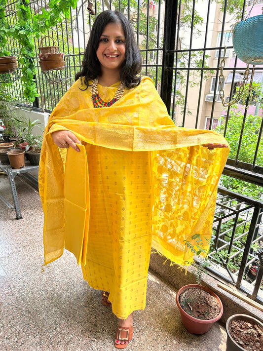 Yellow chanderi handloom banarsi booti three piece suit cbs-89