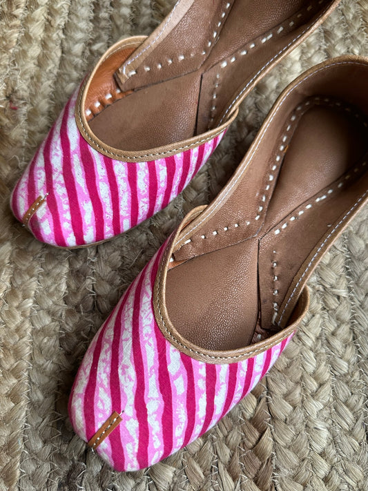 Pink lehriya handcrafted leather jutti