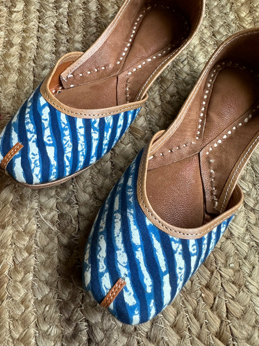 Blue lehriya  handcrafted leather jutti